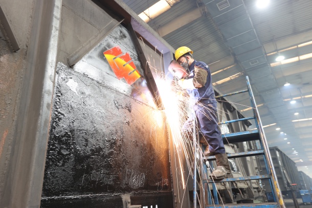 在焊花与汗水中“起舞”-2