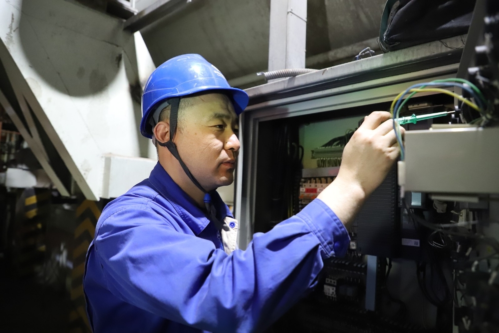 200公里的“双城”坚守-1