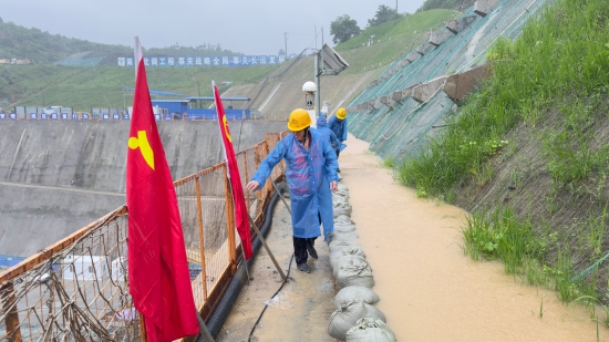 引江补汉项目战胜特大暴雨确保出口段隧洞安全-3