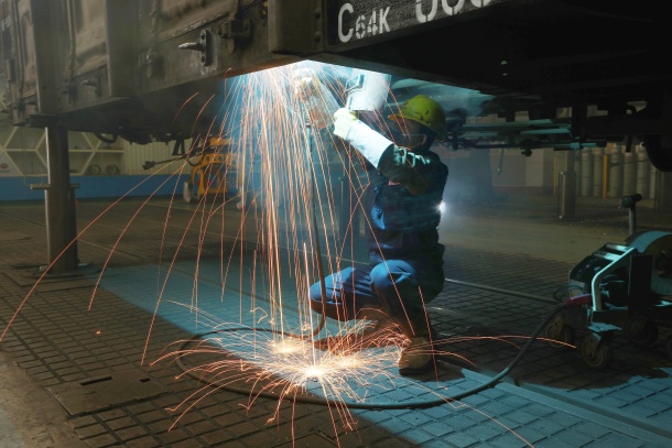 在焊花与汗水中“起舞”-3