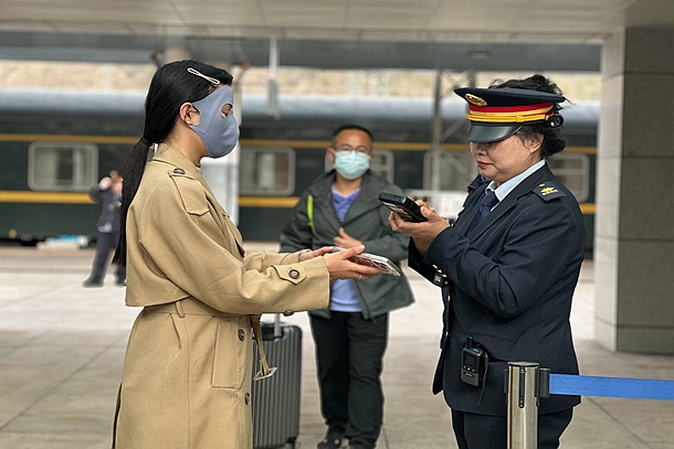 极端天气中的“孤勇者”-3