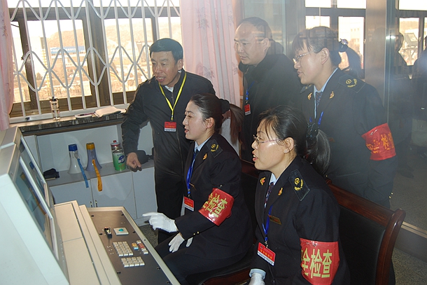 坚守三十载 温暖春运路-1