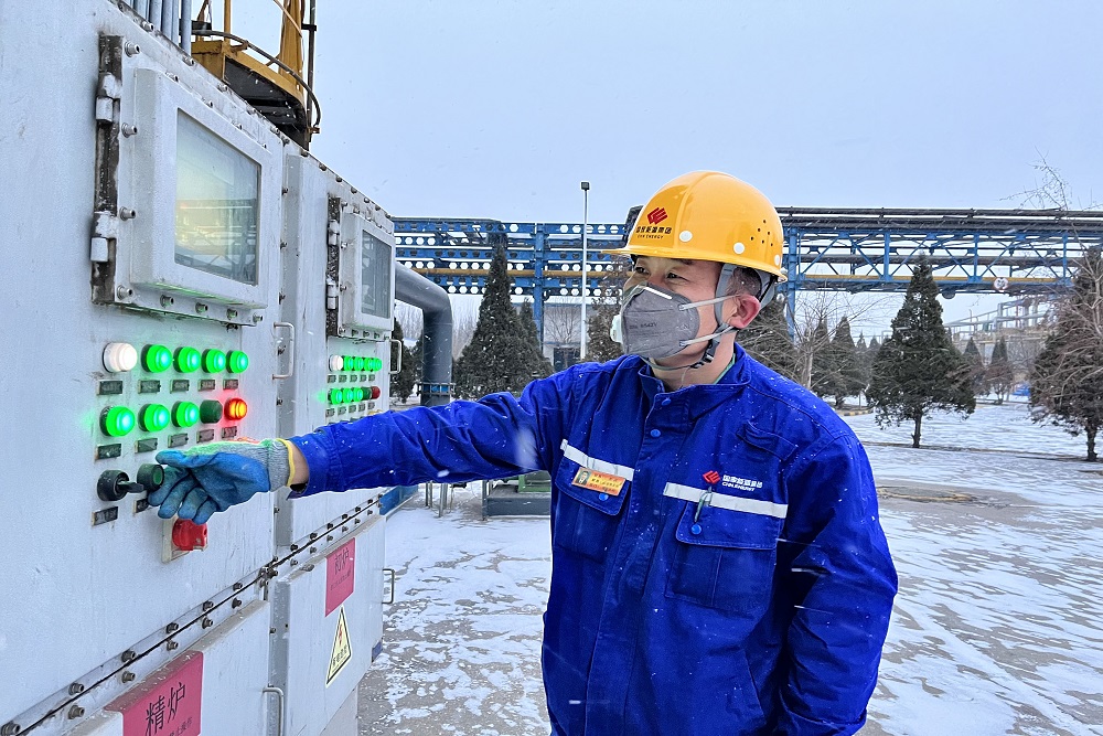 风雪中的忙碌身影-2