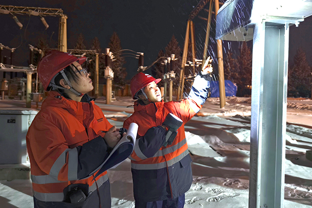 风雪中的电力“卫士”-2