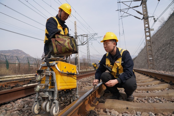 “钢轨医生”的问诊路-3