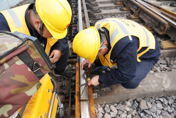 “钢轨医生”的问诊路-2