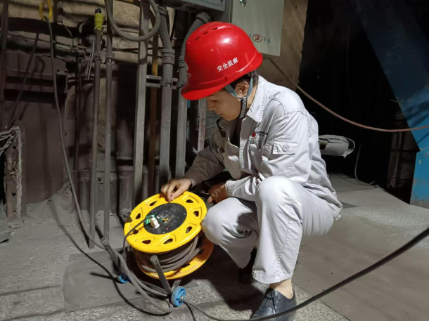 爬电缆沟的“拼命三娘”-3