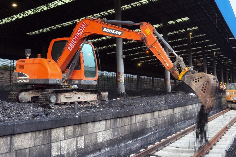 32小时攻坚“焕新颜”-1