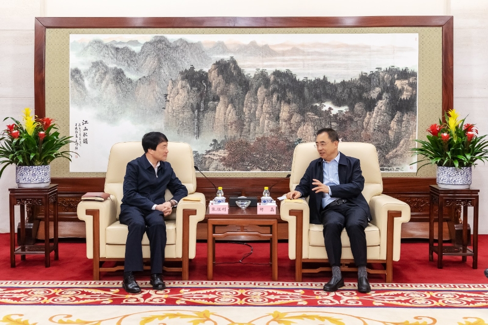 邹磊会见榆林市委书记张胜利-1