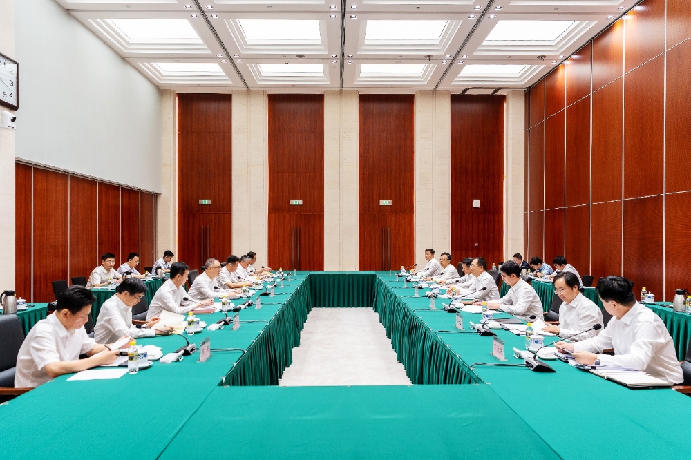 邹磊与安徽省委副书记、省长王清宪举行工作会谈-1