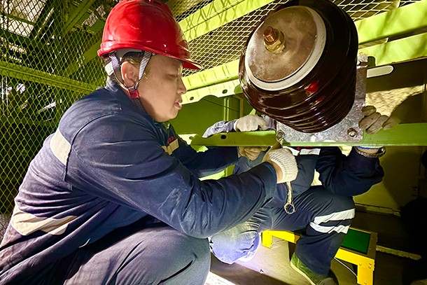 风雪中的电力“卫士”-3