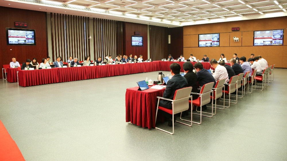 国家电投集团党组理论学习中心组召开2025年第10次学习（扩大）会-1