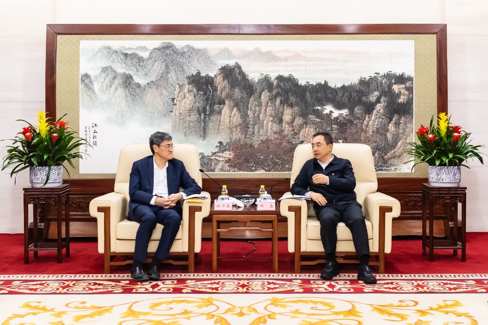 邹磊会见浙江大学党委书记任少波-1