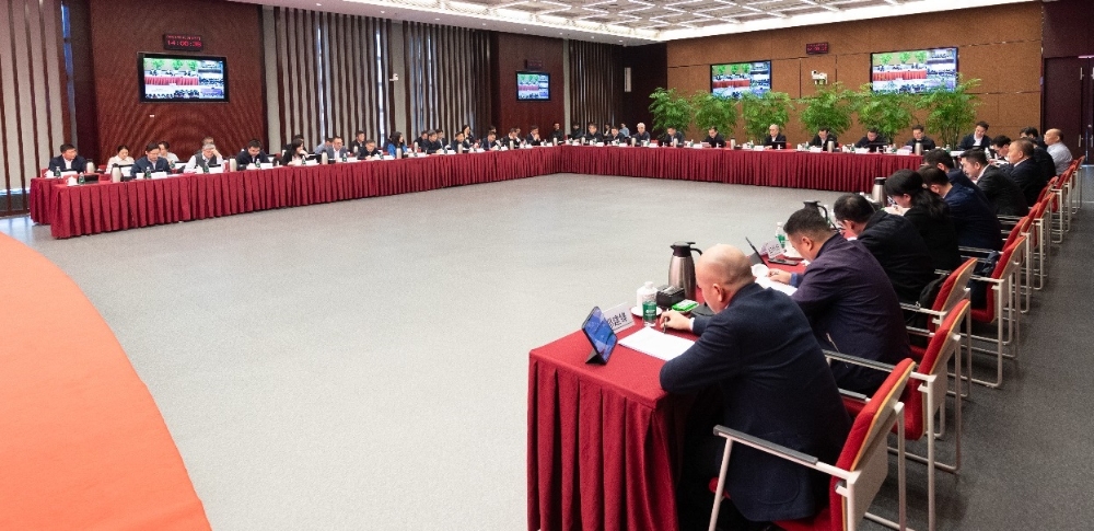 国家电投集团召开“均衡增长战略”落地专题座谈会暨党组成员、外部董事战略研讨会-1