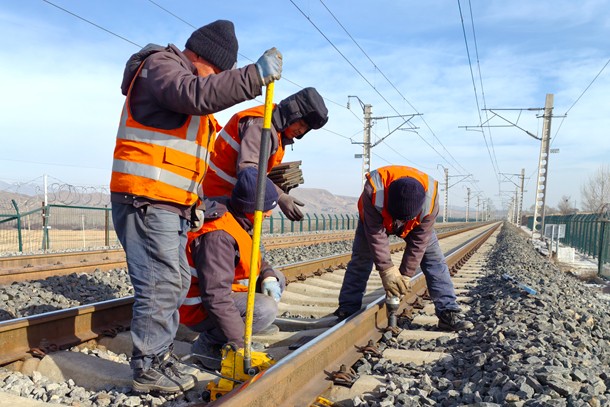以“动”治“冻”保畅通-1