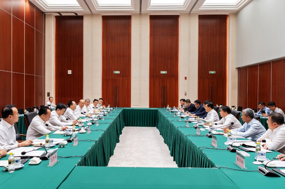 邹磊会见巴彦淖尔市委书记贺伟华、市长张鸿福-1