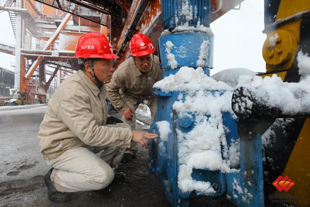 安徽公司马鞍山电厂全力战风雪保发电-1