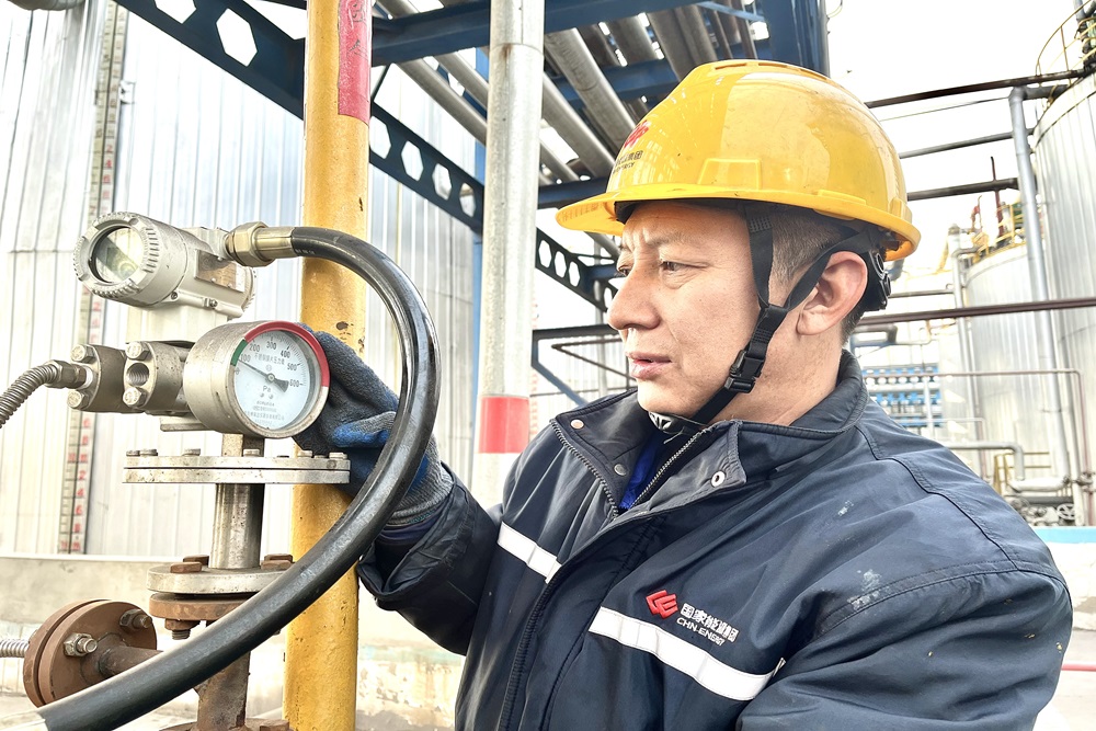 风雪中的忙碌身影-1