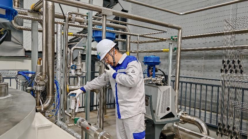 我国核聚变领域最大制冷功率氦制冷机成功投产-2