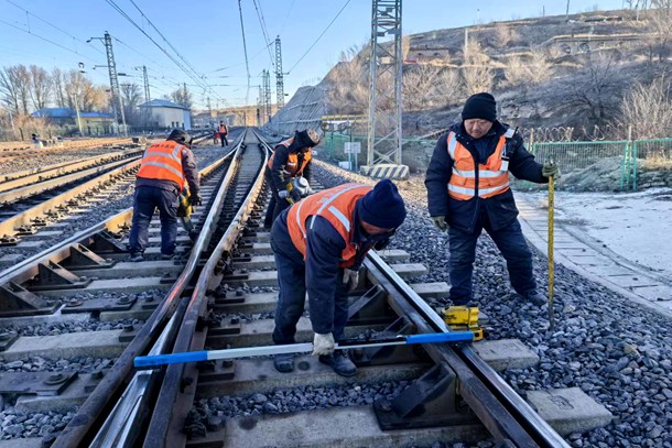 以“动”治“冻”保畅通-3