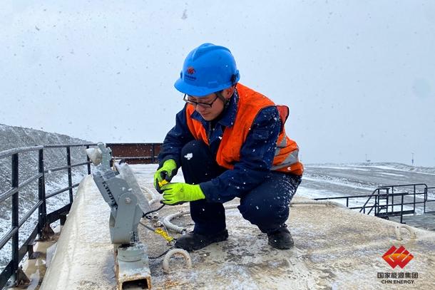 胜利能源青年突击队迎战风雪保供不停歇-2