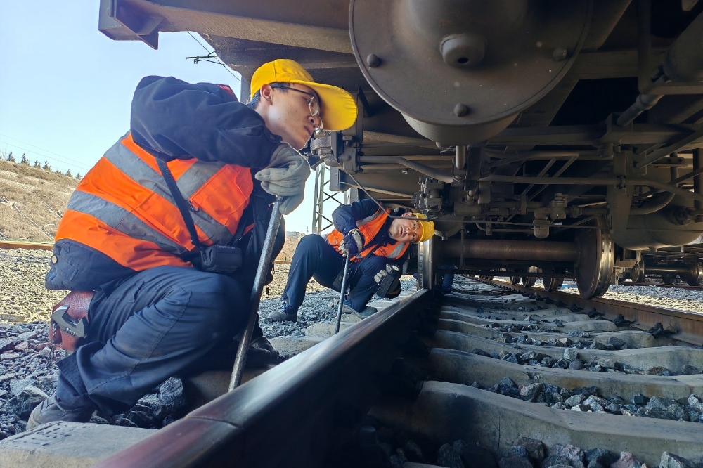 “对敲”:钢轨上的安全守护者-2