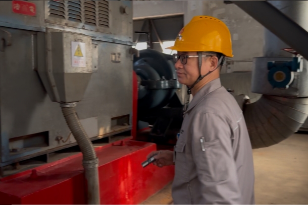 光明背后,是温情守护的身影-4