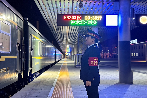 坚守三十载 温暖春运路-4