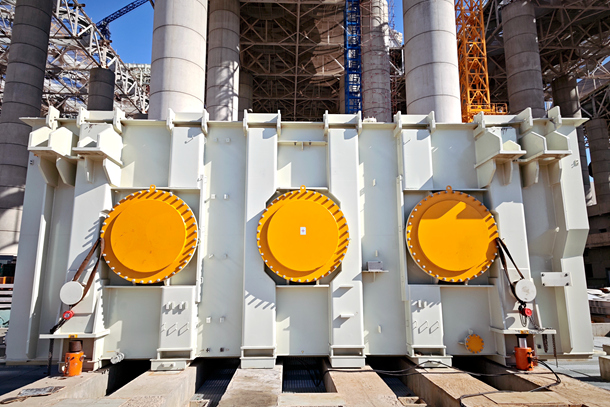“宁湘直流”配套调峰电源首台主变压器就位-1