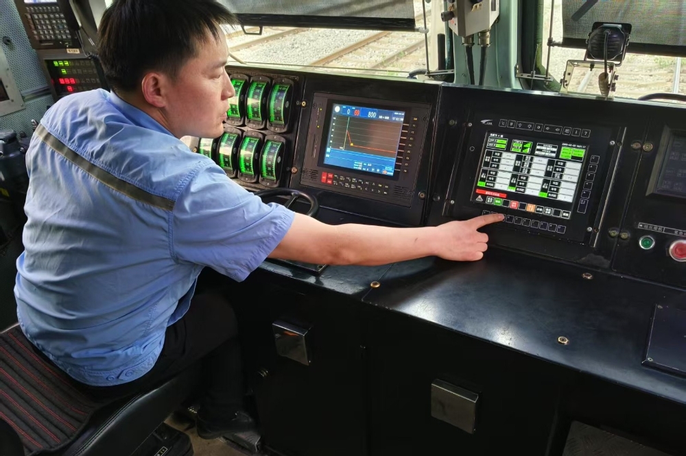 铁路机车安全的“把关人”-2