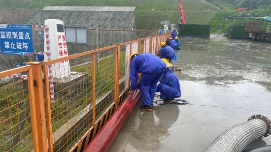 【湖北日报】引江补汉工程参建单位合力战胜特大暴雨，确保出口段隧洞安全!-4