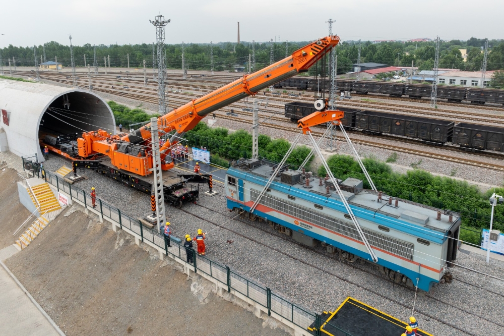 朔黄铁路跨省联动举行大规模防洪抢险演练检验应急能力-1
