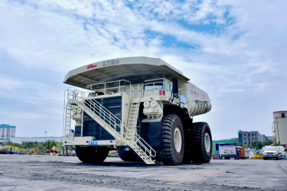 准能集团300吨级矿卡整车国产化项目通过验收-1