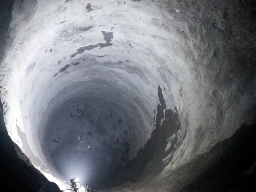 国内在建倾角最大引水隧洞首条斜井贯通-2