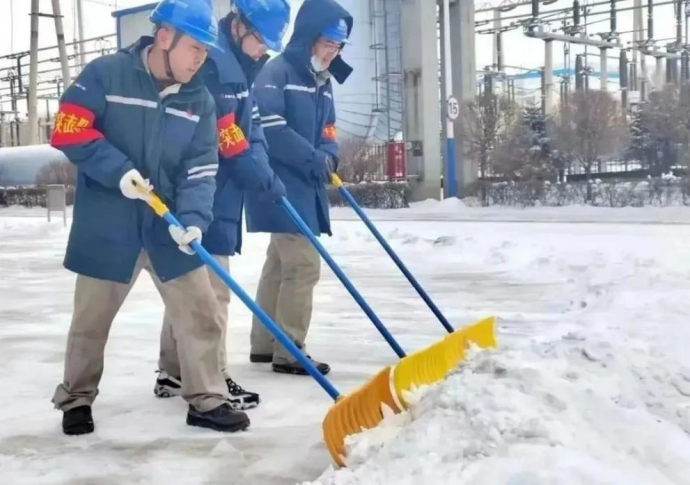 共青团中央官微：鏖战风雪，有你们，很燃！-15