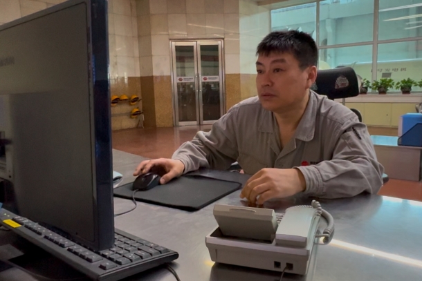 光明背后,是温情守护的身影-1