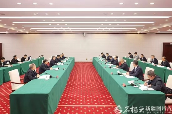 温枢刚拜会新疆维吾尔自治区党委书记陈小江、自治区主席艾尔肯·吐尼亚孜-1