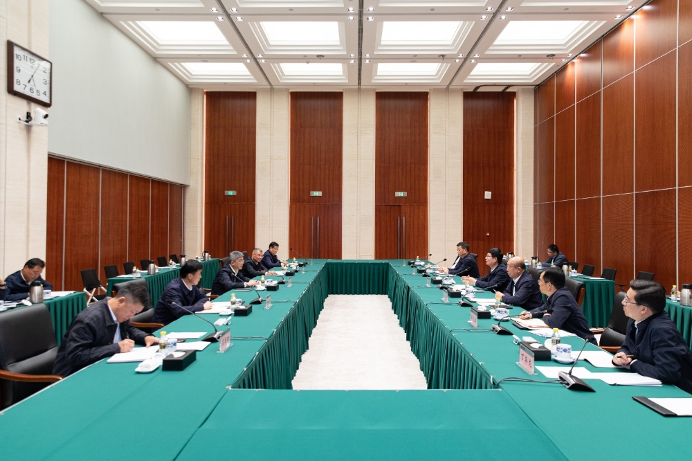 冯来法会见中国大唐集团总经理李向良-1